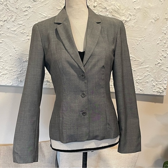 J Crew Women's Gray Wool 3-Button Lined Blazer Made in Hong Kong Sz 2. - Picture 1 of 8